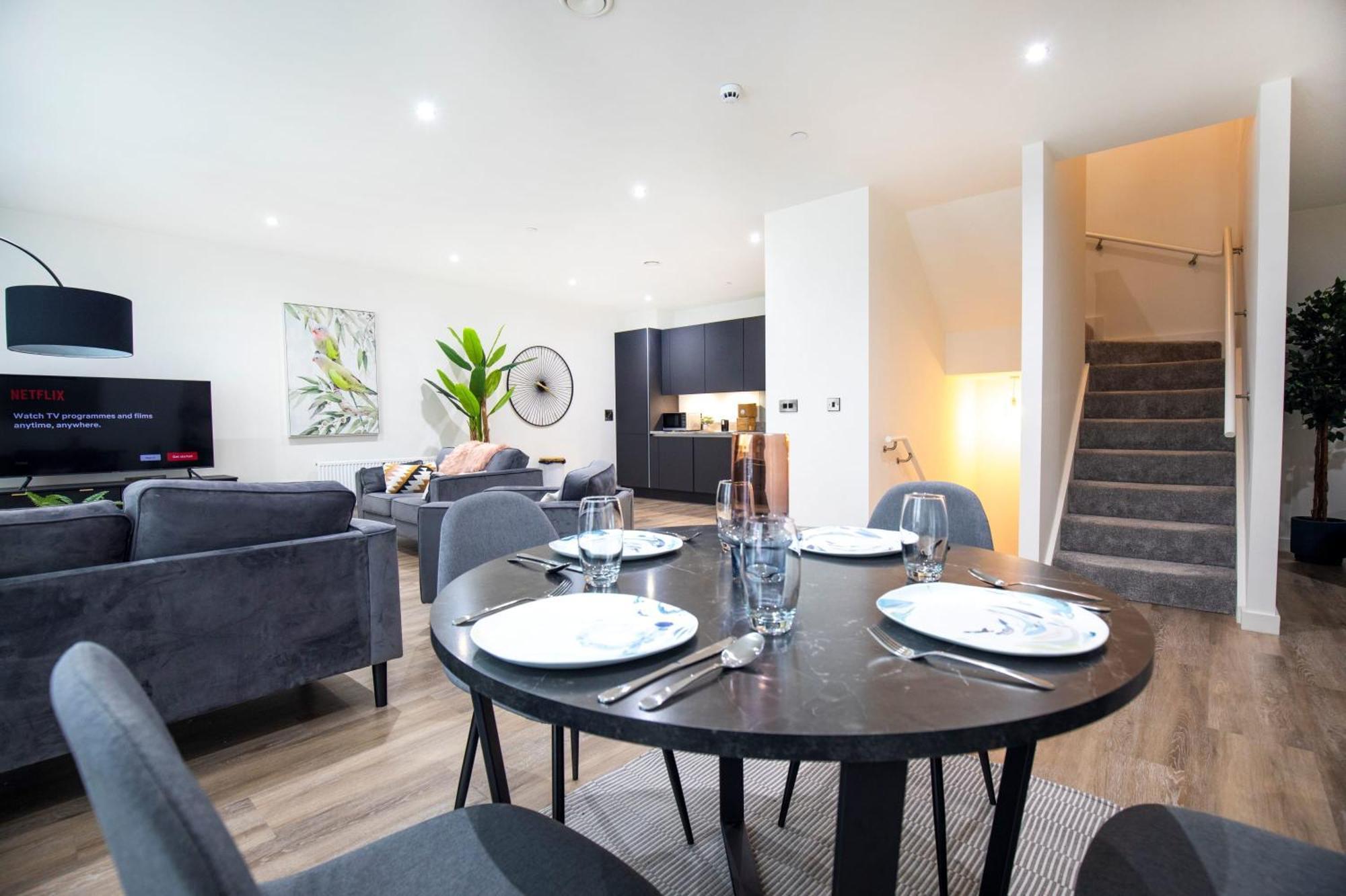 Luxury Free Parking Townhouse Holiday home